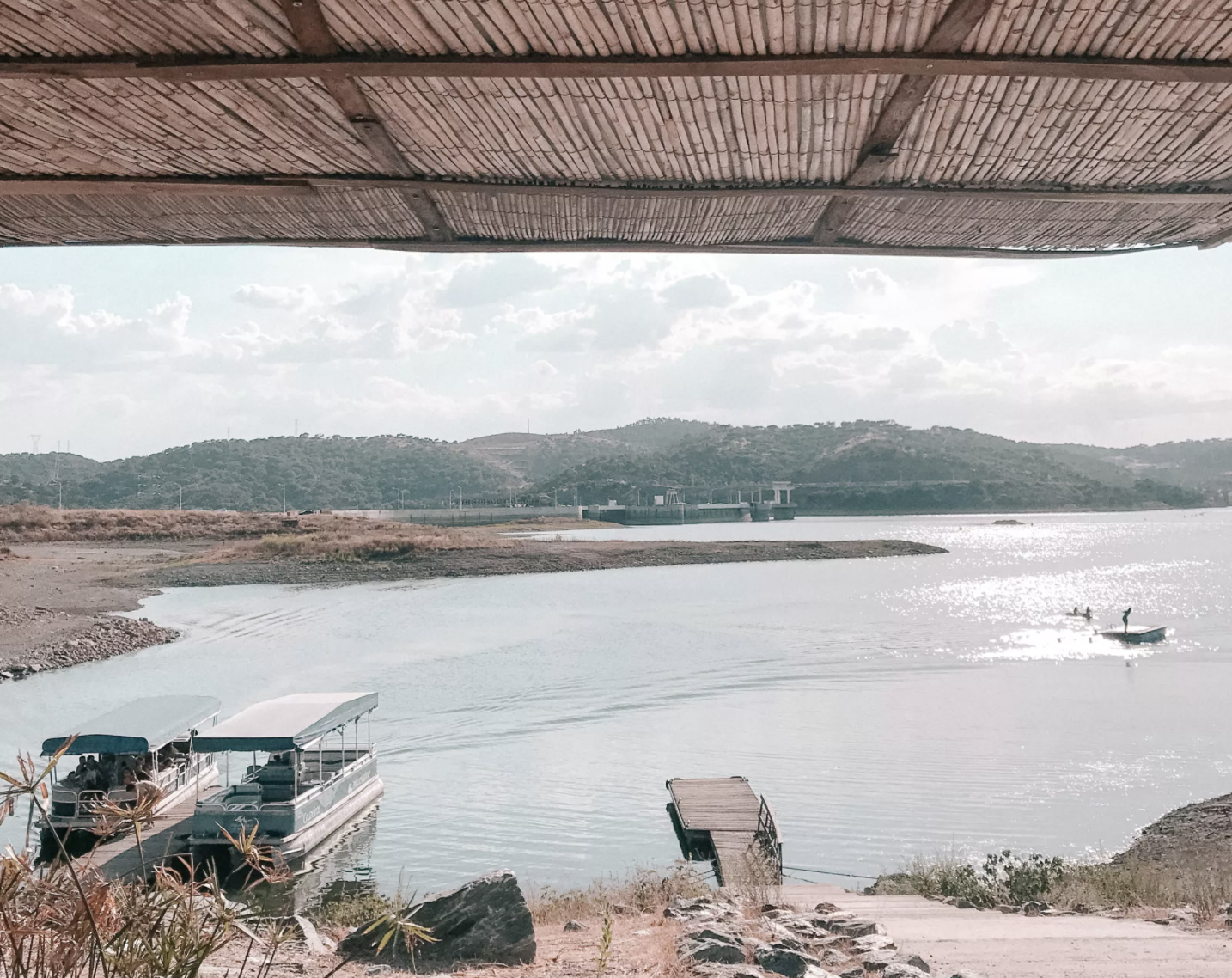 O maior lago artificial da Europa e a ilha da Reconciliação